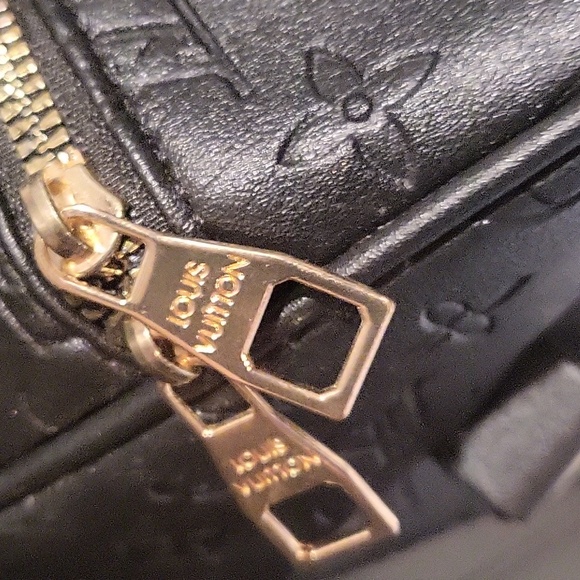 Louis Vuitton duffle bag - Picture 2 of 4